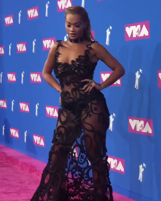 RT @MTV: ???? @RitaOra is absolutely GLOWING on the #VMAs carpet!

The show starts at 9p -- You don't wanna miss this ???? https://t.co/9iYsUqTNZi