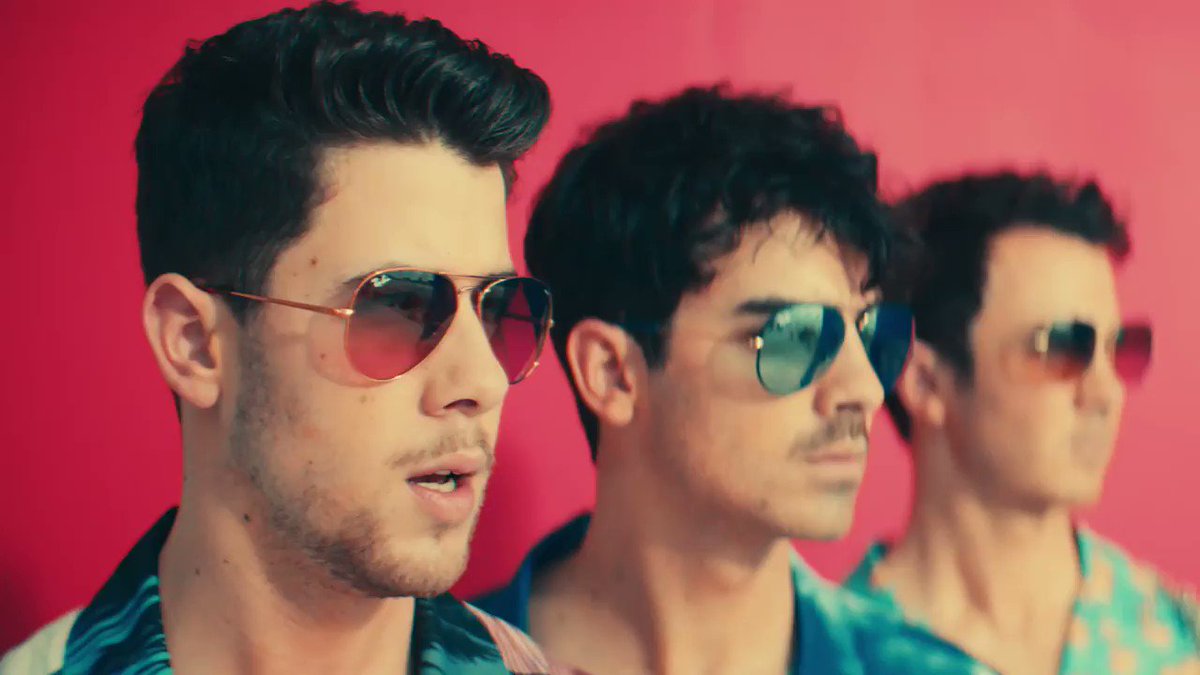 RT @jonasbrothers: #CoolVideo Out Now ???????????? https://t.co/4Al0S2kMMj https://t.co/vu7LjZnX66