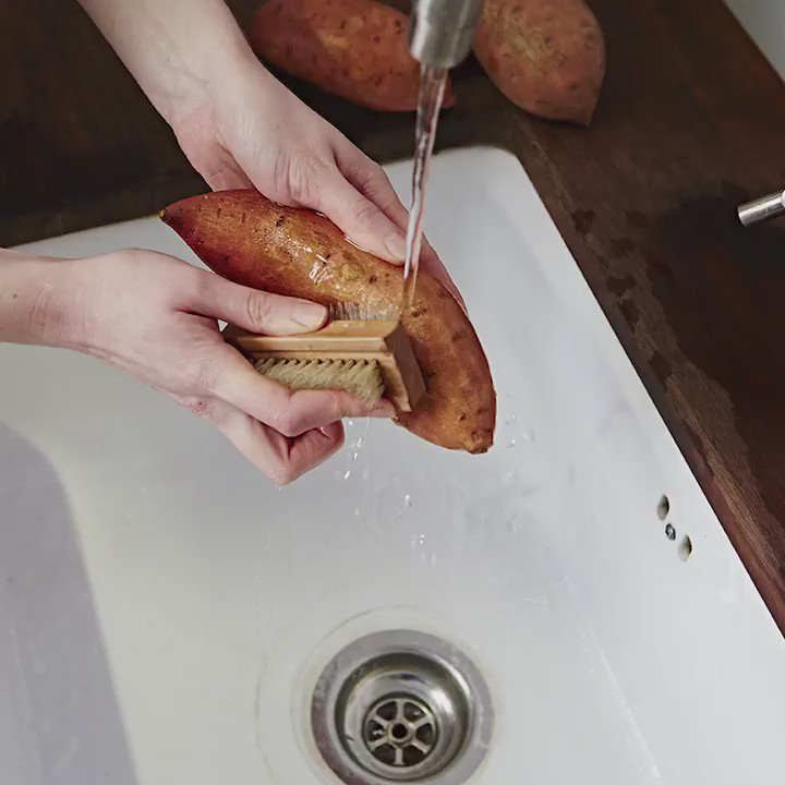 How to make sweet potato fries https://t.co/iO7HnUmKRv https://t.co/Y46ILfUfYK