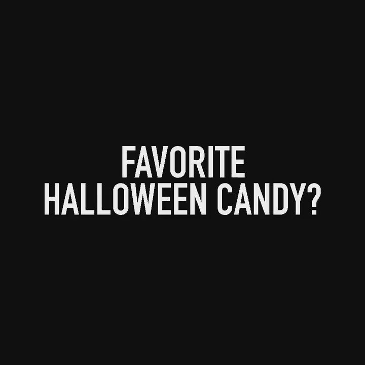 ????, ????, ????...what's your treat of choice tonight? #HappyHalloween #VSFashionShow https://t.co/sSoTamIO69