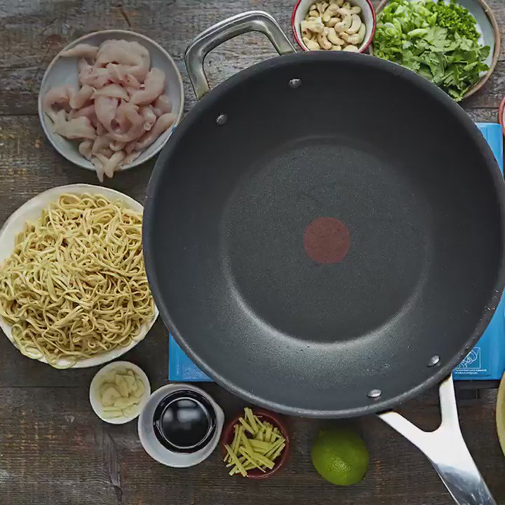A tasty one-pan stir-fry sizzler that's packed with flavour and good for you, too! https://t.co/lP2hXiaZsc https://t.co/EZ8jQNHEZv