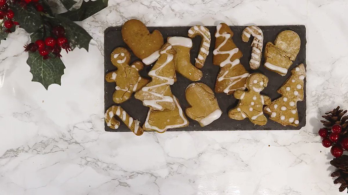 Finally keep everyone happy (and #vegan, of course) with these delish gingerbread snacks 👌 #VeganHour https://t.co/3VLXn512iK