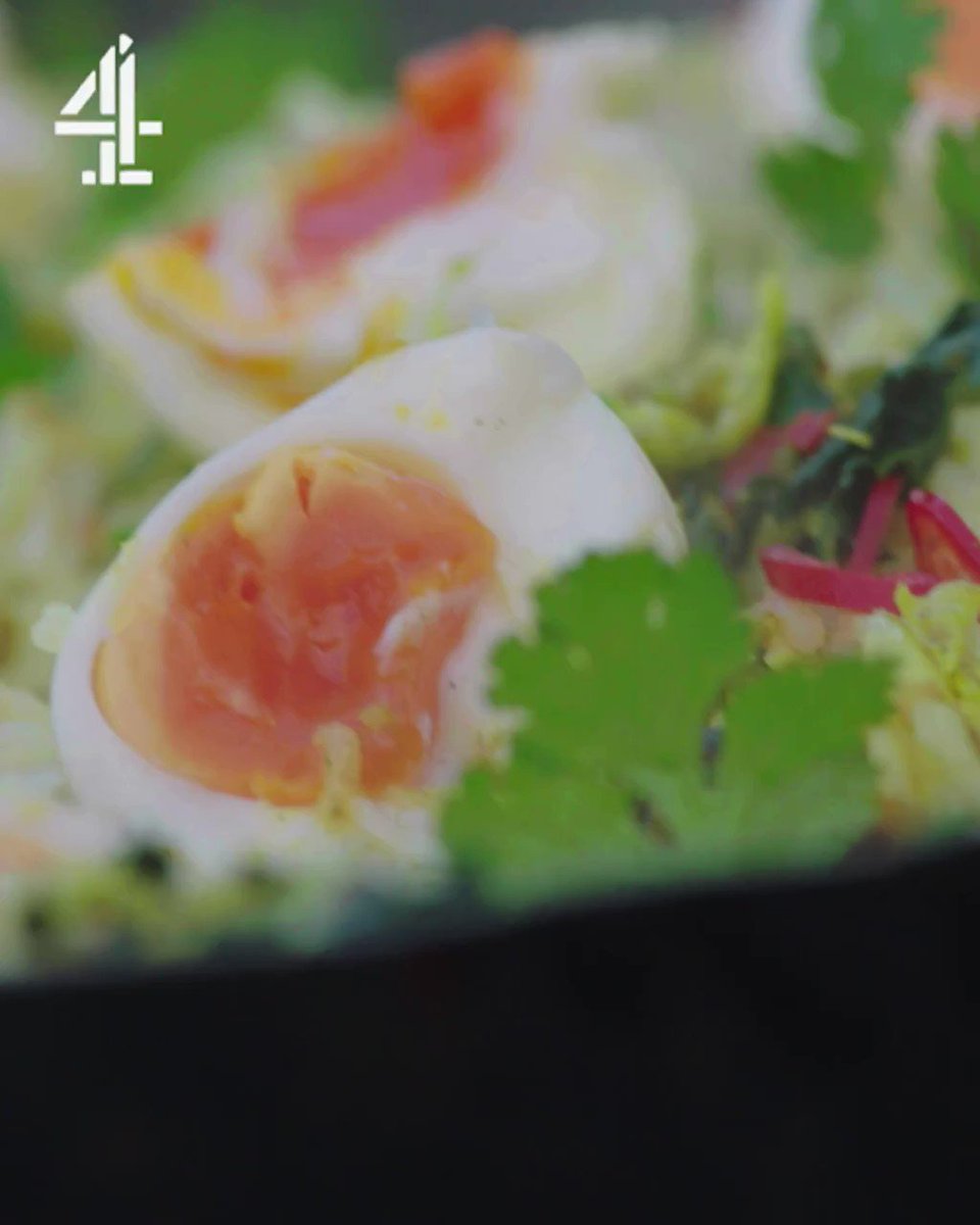 A cracking Kedgeree that will get your weekend off to an incredible start! #FridayNightFeast TONIGHT @Channel4 8pm. https://t.co/qH413smEtt