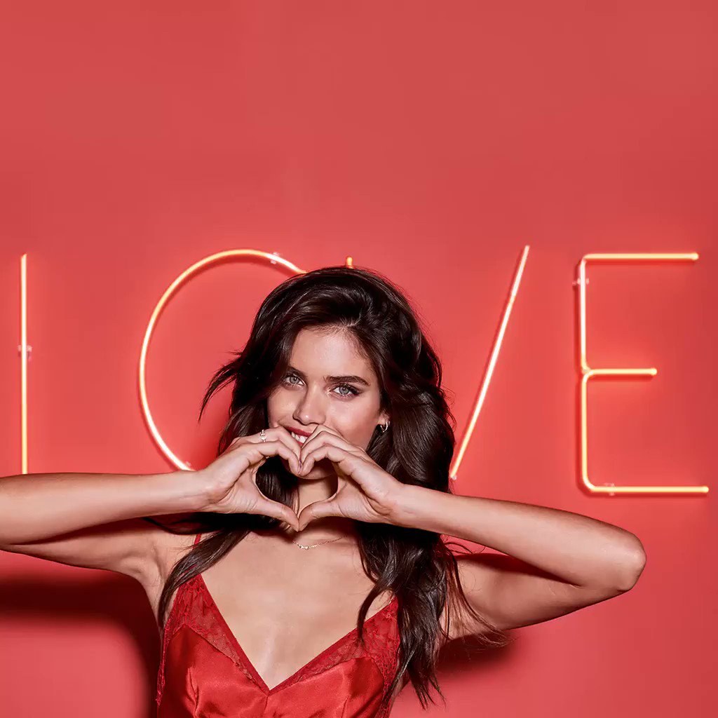 All signs ➡️ love. #VDayMeDay is 2 DAYS AWAY! Pick up last-minute gifts in store: https://t.co/WNlOT8bMpm https://t.co/ffXdrh0nfr