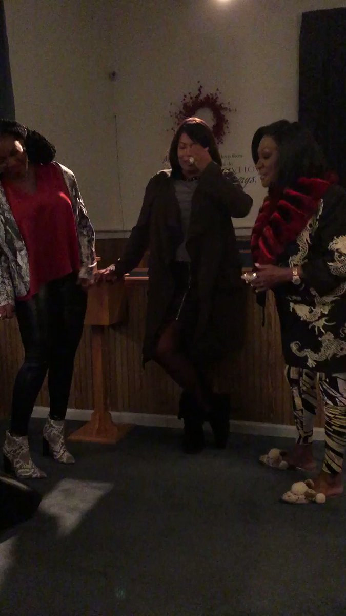 Enjoying a little rehearsal time with @4everBrandy and @mspattipatti on the set of #Star https://t.co/7pgkjLSC2h