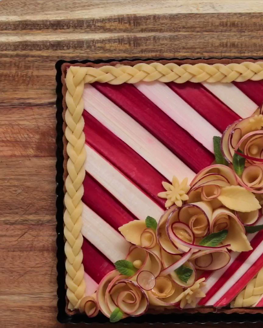 Give your pie the edge this weekend with this simple pie decorating tip! https://t.co/0TnWVksumS https://t.co/9pJBWZFEF4