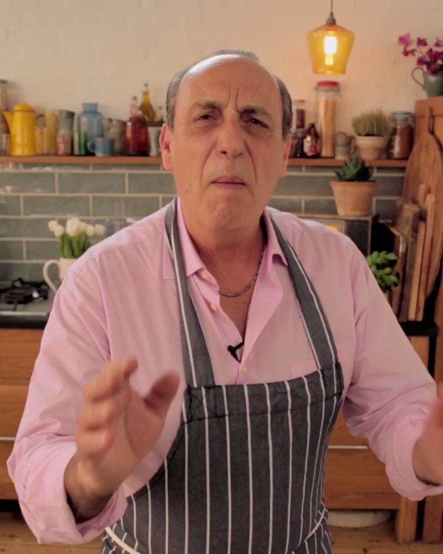 Perfectly cooked pasta guaranteed! ✅

@gennarocontaldo shows you how to cook pasta properly... #WednesdayWisdom https://t.co/eglGri2V1L