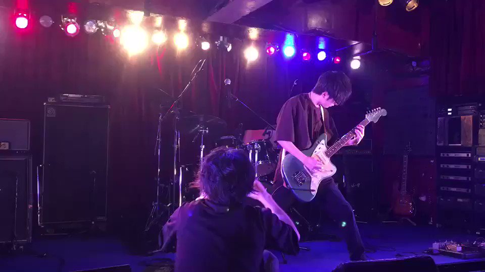 せっかくだからギタリストイノエルなプロフィール写真が欲しいとわがままを言って、心平師匠と昨日撮影会をしたのです。音は出し せっかくだからギタリストイノエルなプロフィール写真が欲しいとわがままを言って、心平師匠と昨日撮影会をしたのです。音は出し