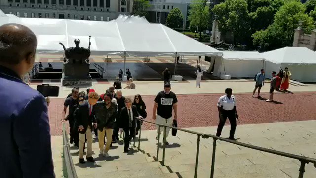 RT @travislylesnews: Kendrick arrives at the Pulitzer luncheon to accept his Pulitzer Prize in Music https://t.co/Crq4Y4EVlJ