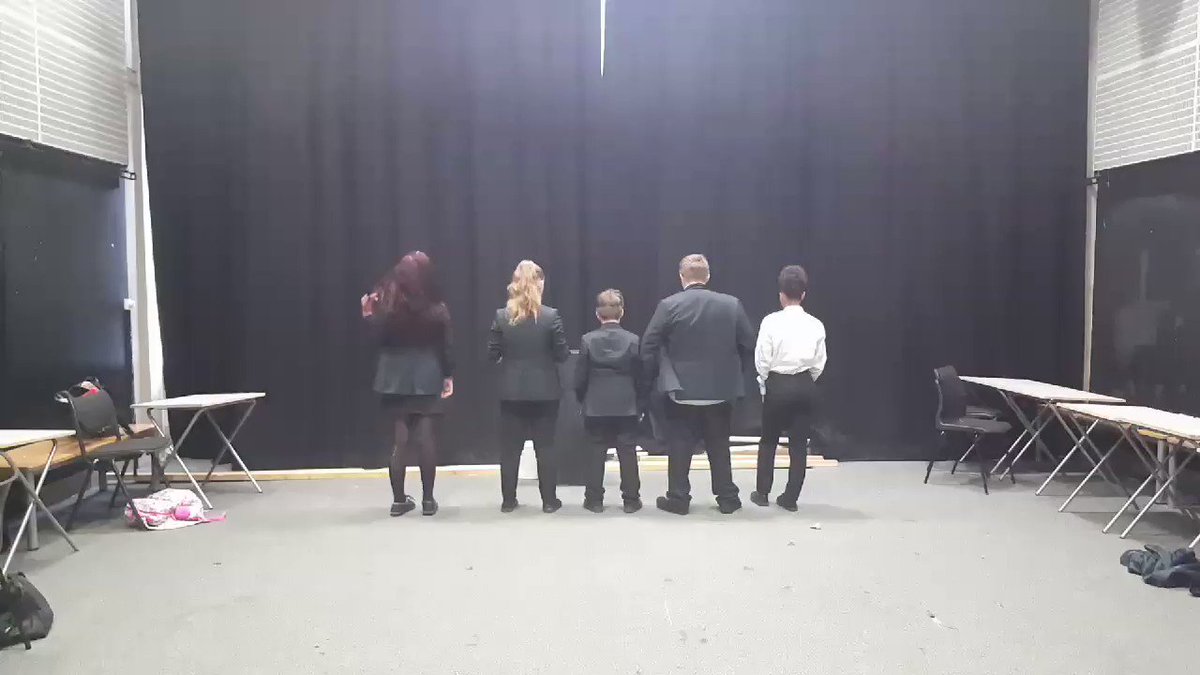 //pbs.twimg.com/ext_tw_video_thumb/1006536813429907456/pu/img/qc2IhmROakJkwtdn.jpg