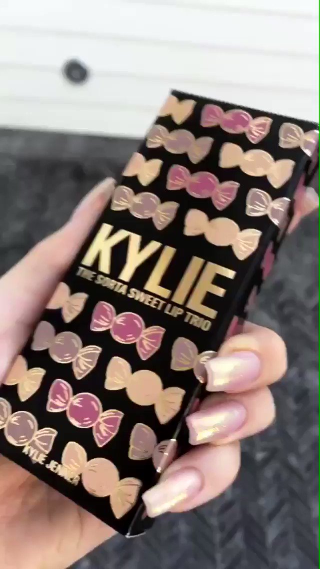 my Sorta Sweet lip trio ???? June 28 #SortaSweet @kyliecosmetics https://t.co/ZreuuBP7CP