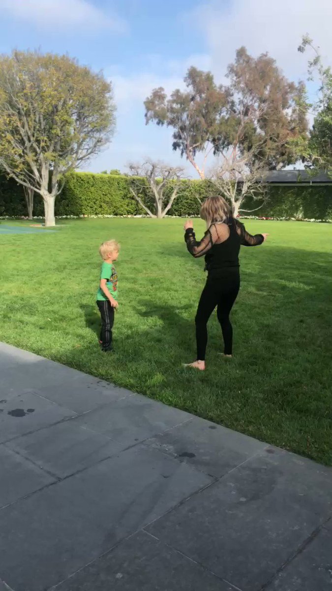 commercial break shenanigans w #AxlJack! #TheFour https://t.co/lhjV2Lzjj4