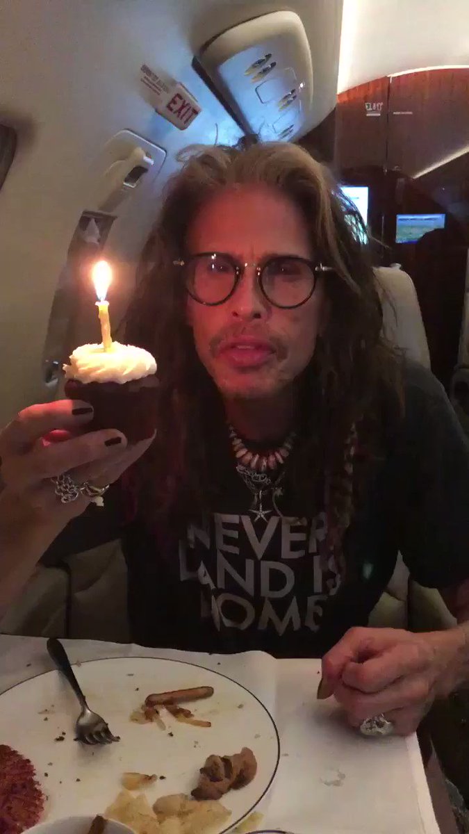 HAPPY BIRTHDAY LIV!!!! I LOVE YOU SO MUCH MY ALPHA PUP!!!!????????♥️????????  ???? @LivTyler https://t.co/EKpRNp58RL