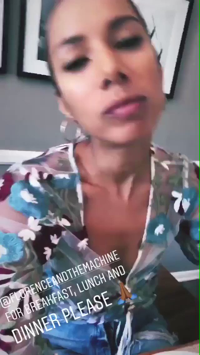 All day @flo_tweet ???? https://t.co/jit1TFVsVM