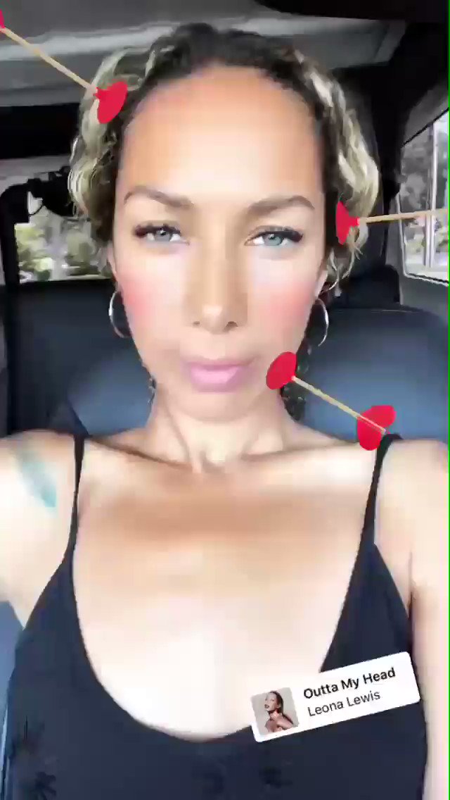 Hope everyone is having a beautiful pride weekend ???????????? live your damn life! ????????????????????????????❤️✌???????? https://t.co/IE0KfbnJEy