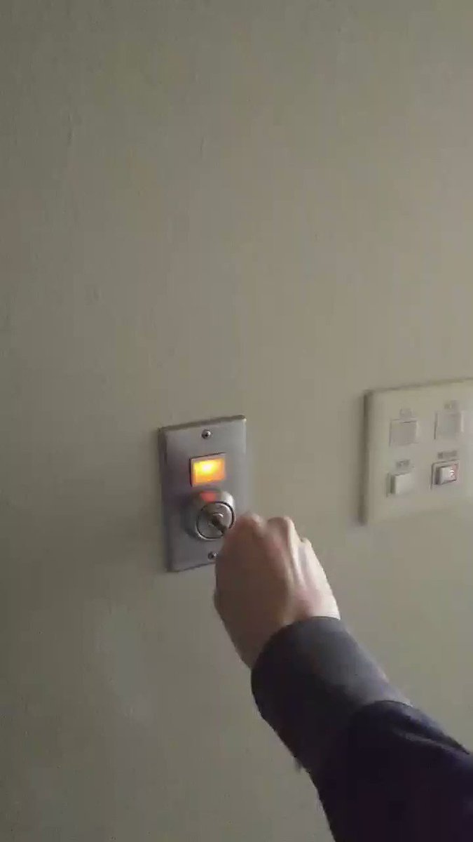 イグニッション!テクスチャー!!オン!!!いや、ホテルの部屋の電源がこれで入るタイプだったので、ついビビオペが脳裏を過ぎ イグニッション!テクスチャー!!オン!!!いや、ホテルの部屋の電源がこれで入るタイプだったので、ついビビオペが脳裏を過ぎ