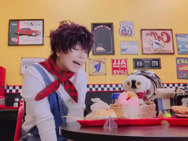 【🗽血界戦線 🇺🇸】レオナルド・ウォッチのランチタイム🍔🥤✨ 【🗽血界戦線 🇺🇸】レオナルド・ウォッチのランチタイム🍔🥤✨