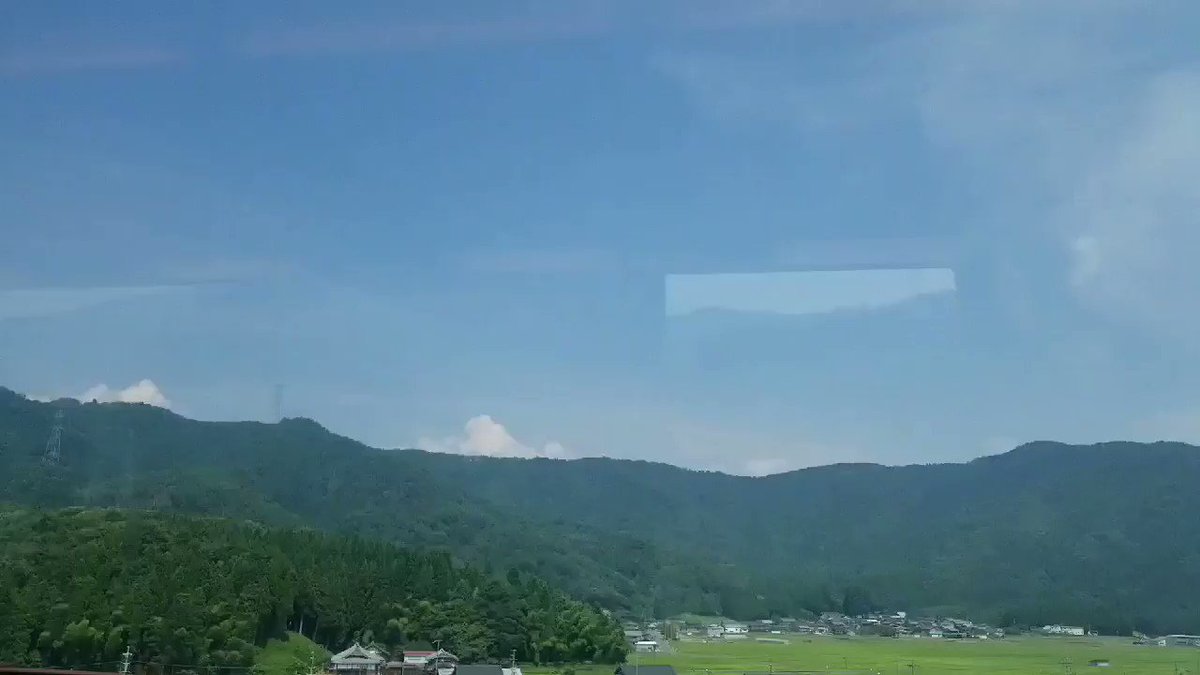 電車の旅はお天気に限る🌞このSOH快感に、アゲアゲチューン🎵#GReeeeN#SAKAMOTO 電車の旅はお天気に限る🌞このSOH快感に、アゲアゲチューン🎵#GReeeeN#SAKAMOTO