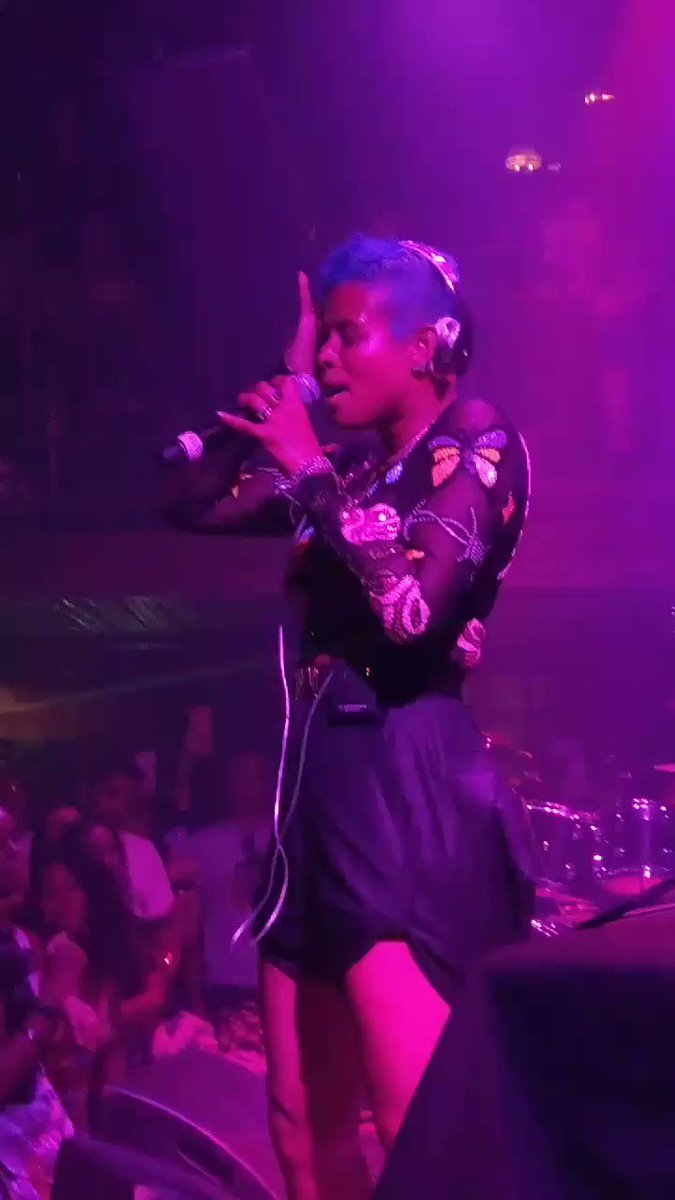 RT @Jaynita_: Thank you @kelis, what an energetic show!! #kelis https://t.co/iNkpRL2AeB