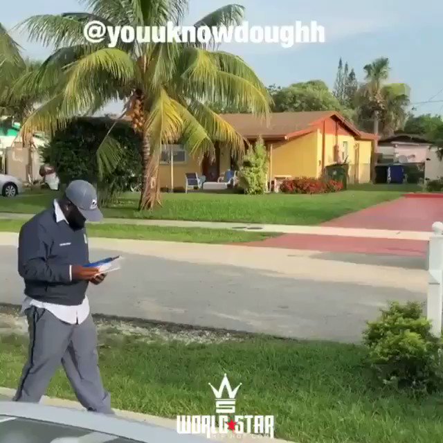 RT @WORLDSTAR: Postman was gettin it to that Lil Duval “Smile” ???????????? @YouUKnowDoughh @LilDuval https://t.co/KKWEktHeU2