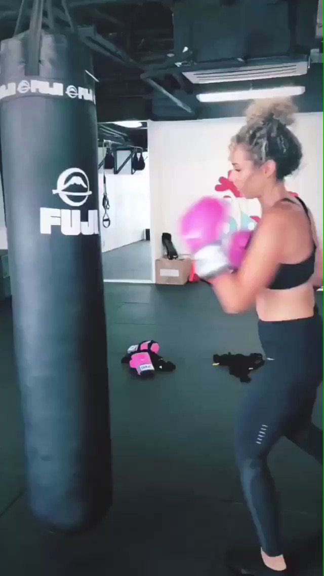 Yes these gloves gave me extra motivation ???? #boxing https://t.co/XsG0hwZbkk