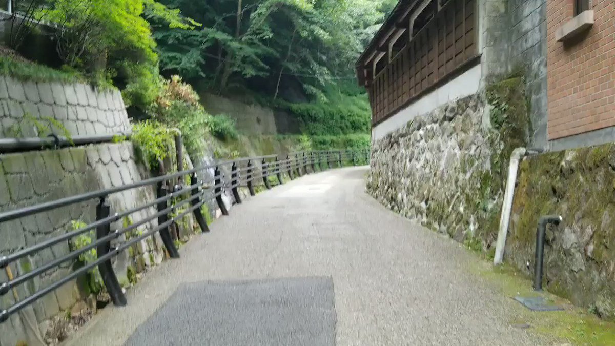 伊香保温泉露天風呂までの坂を上ると防衛部の修善寺鏡太郎さんがお出迎えして下さってます‼️ぜひ、防衛部ファンの皆さま修善寺 伊香保温泉露天風呂までの坂を上ると防衛部の修善寺鏡太郎さんがお出迎えして下さってます‼️ぜひ、防衛部ファンの皆さま修善寺