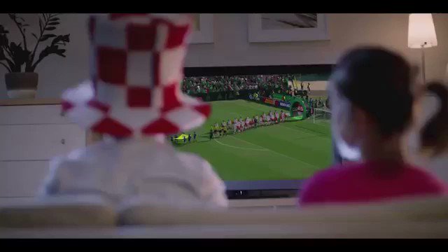 サッカー見てたらピンポンでヴィダ&ヴルサリコが登場し!!(ヴィダのウィンク注目!)次のピンポンでマンジュキッチが サッカー見てたらピンポンでヴィダ&ヴルサリコが登場し!!(ヴィダのウィンク注目!)次のピンポンでマンジュキッチが