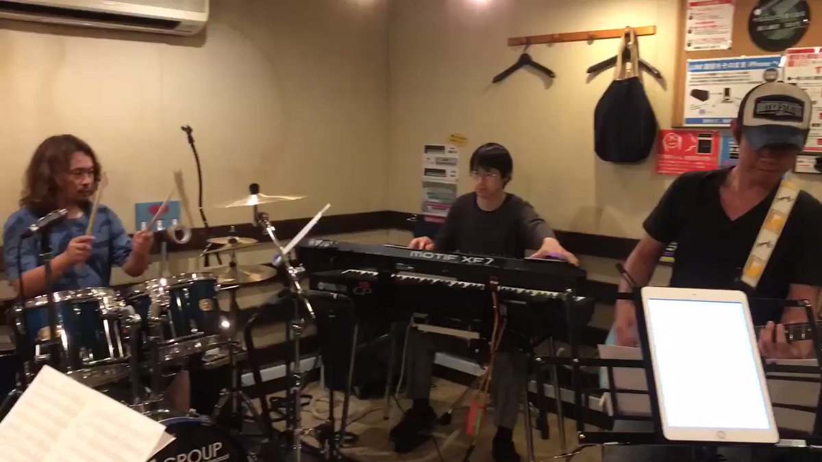 もう一曲☆今回は黒うささんお休みということでゲストにたつ君をお招き、原曲キーバージョンでのオトモダチフィルムもやってみま もう一曲☆今回は黒うささんお休みということでゲストにたつ君をお招き、原曲キーバージョンでのオトモダチフィルムもやってみま
