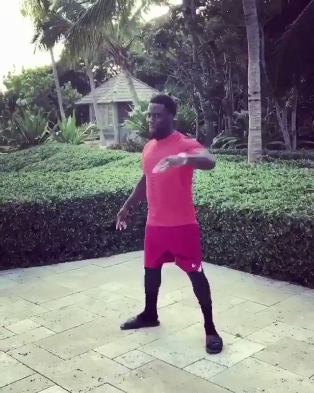 I. LIVE. FOR. THIS. MOMENT ???????? @KevinHart4real #LevelUpChallenge! Classic!! #LevelUp https://t.co/Zu7S1PNaSn