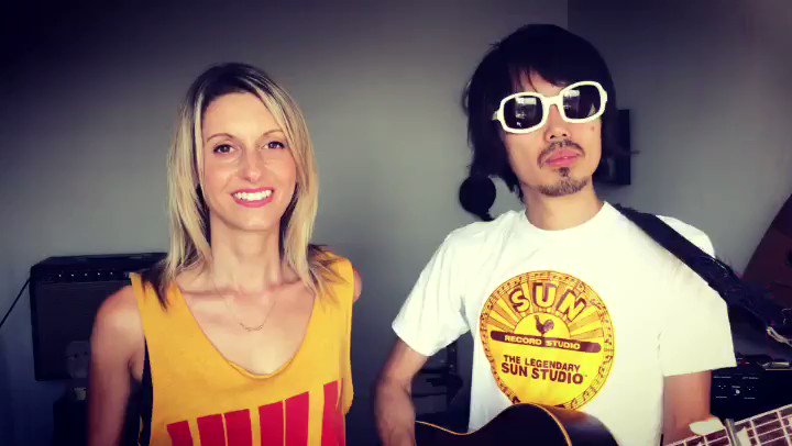 「耳をすませば」でお馴染みの"カントリーロード" 原曲の英語版です。子供の頃当たり前に日本語で歌ってた曲が実は原曲は外国 「耳をすませば」でお馴染みの"カントリーロード" 原曲の英語版です。子供の頃当たり前に日本語で歌ってた曲が実は原曲は外国