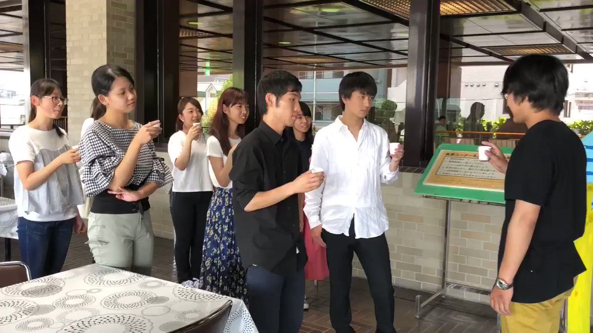 あと1時間半で開演だぁ(゚ω゚)というわけで、銀英伝のあのシーンを真似してみんなで乾杯しました(゚ω゚)あ、ちゃんと終わ あと1時間半で開演だぁ(゚ω゚)というわけで、銀英伝のあのシーンを真似してみんなで乾杯しました(゚ω゚)あ、ちゃんと終わ