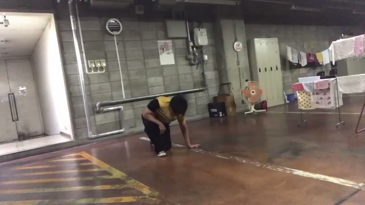 今日もウインドミル。右肩のすりむけと痣と、痛みがすごい。練習の証とも言えますが、この年齢になると、消えない…笑崩しがうま 今日もウインドミル。右肩のすりむけと痣と、痛みがすごい。練習の証とも言えますが、この年齢になると、消えない…笑崩しがうま