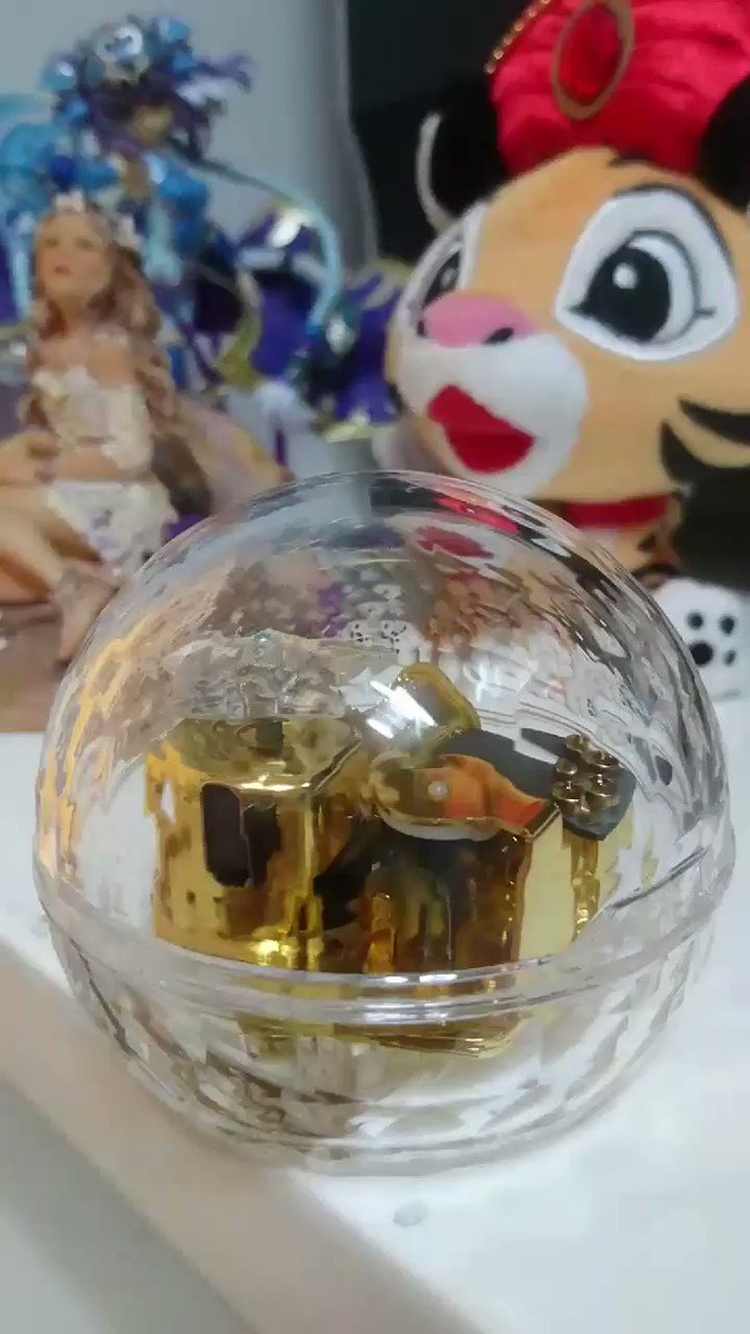 昨日の黒壁スクエアのオルゴール館で何かに惹かれて久し振りにオルゴールを買ってしまった*ˊᵕˋ*人生のメリーゴーランドジブ 昨日の黒壁スクエアのオルゴール館で何かに惹かれて久し振りにオルゴールを買ってしまった*ˊᵕˋ*人生のメリーゴーランドジブ