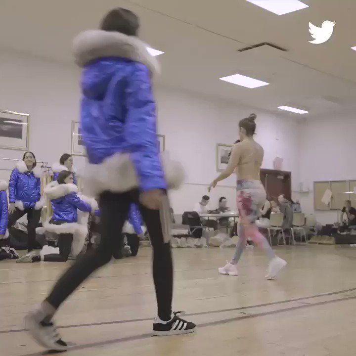 My favorite classic @jlo video? Answers inside. #vmas #jlovmas https://t.co/JWSz6Dc7c1