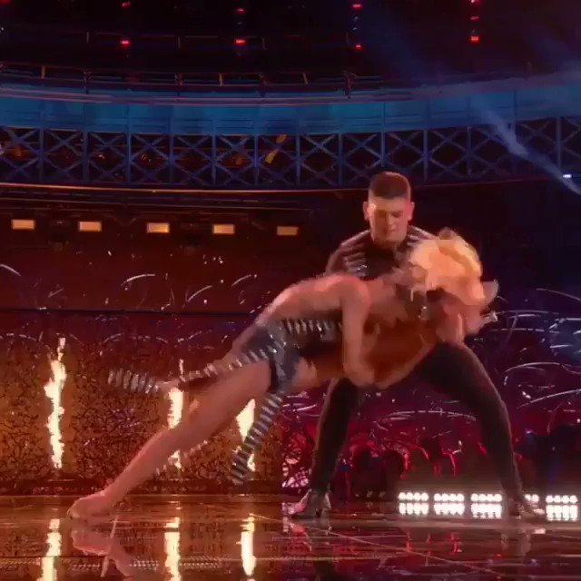 Amazing performance by @karenyricardo thank you for choosing #Caminare in an incredible dance. #WorldofDance @Jlo https://t.co/g68ibH7vbO