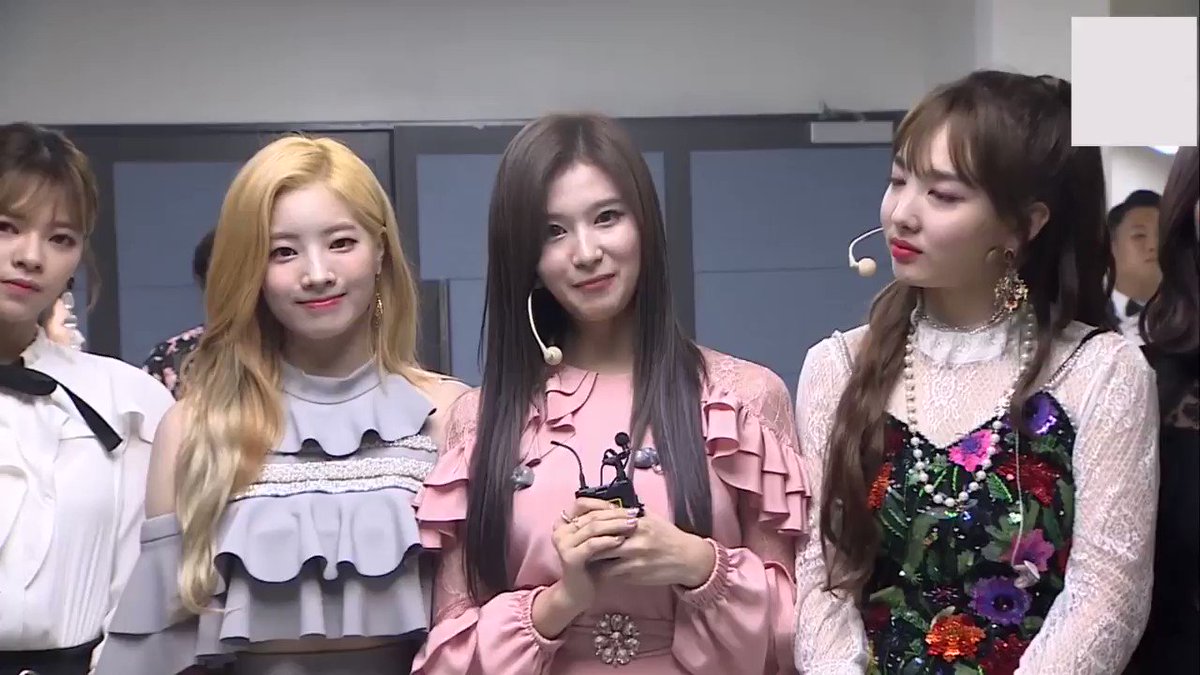 사나 TWICE 트와이스 SANA 보듯이 쯔위 미나 sim961229