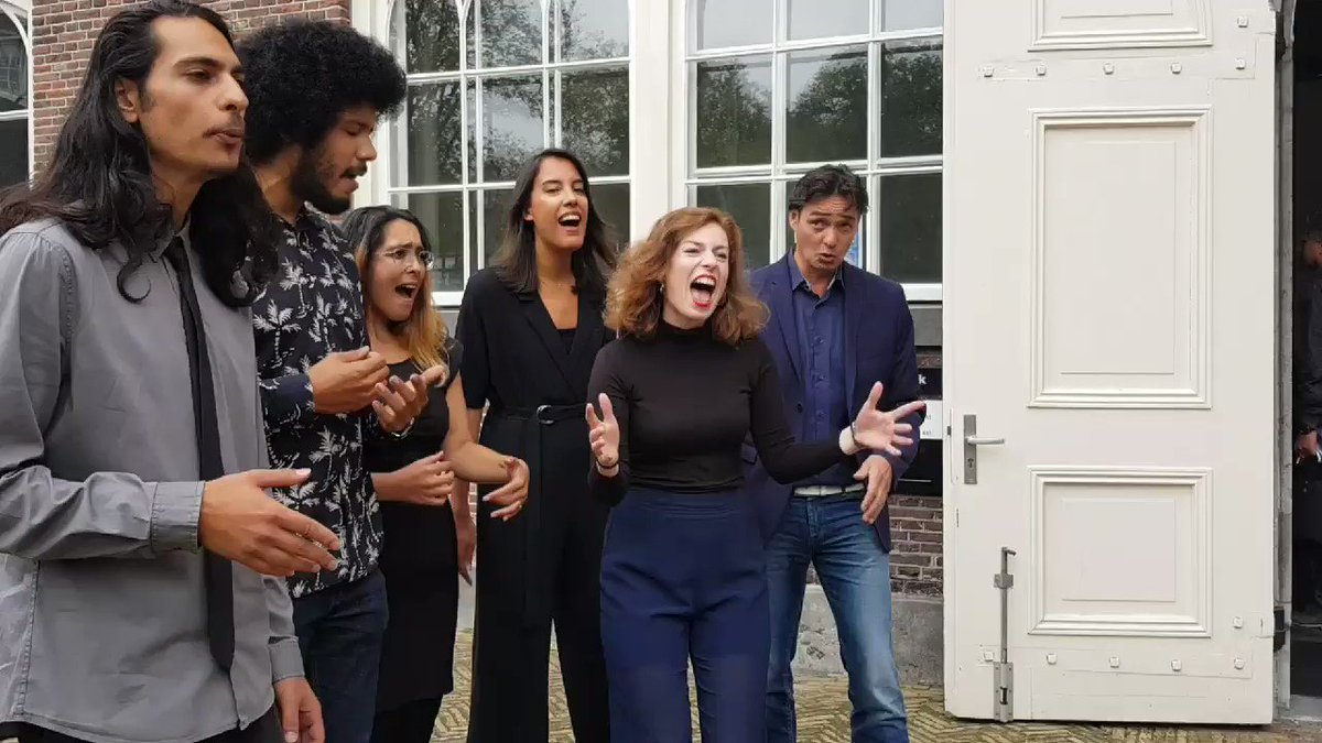A capellagroep SingerG verwelkomt studenten, medewerkers en Amsterdammers bij #oaj18 UvA. <a href="https://t.co/6lgB6uD4aW" target="_blank">https://t.co/6lgB6uD4aW</a>
