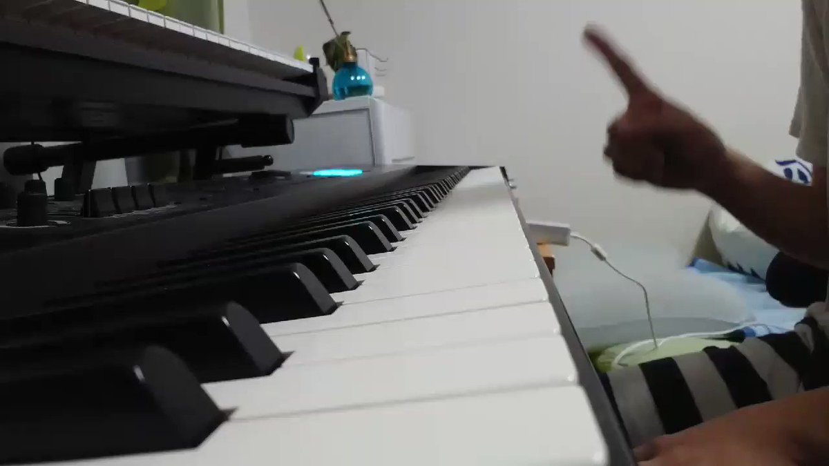 最近のバンド曲、サビに向かう転調にかなり意識している印象を受ける。実際かっこいい。最近のものだと中間管理録トネガワのOP 最近のバンド曲、サビに向かう転調にかなり意識している印象を受ける。実際かっこいい。最近のものだと中間管理録トネガワのOP