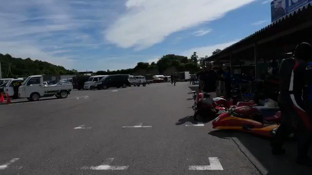 あ、F4の音で2サイクルのF1時代みたいになってるw #レーシングサイドカー #サイドカートラックデー #つうかあ あ、F4の音で2サイクルのF1時代みたいになってるw #レーシングサイドカー #サイドカートラックデー #つうかあ