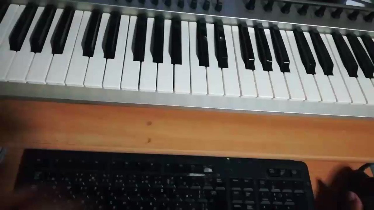 次にアコースティックギターの音色でのアルペジオ。これはglobeの超人気曲の中のフレーズ。これだけで何の曲か分かった人は 次にアコースティックギターの音色でのアルペジオ。これはglobeの超人気曲の中のフレーズ。これだけで何の曲か分かった人は