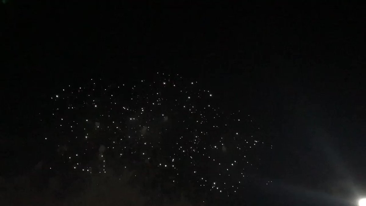 ちょっと前に見に行った花火大会❁大好きな曲、Rewrite the Starsに合わせて上げてて最高だった!しかもメイン ちょっと前に見に行った花火大会❁大好きな曲、Rewrite the Starsに合わせて上げてて最高だった!しかもメイン