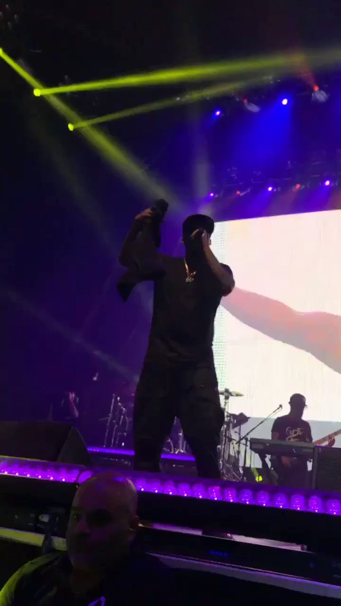 This is how I️ feel on stage ????????get the strap #lecheminduroi #gunit https://t.co/0S1ArnufCD