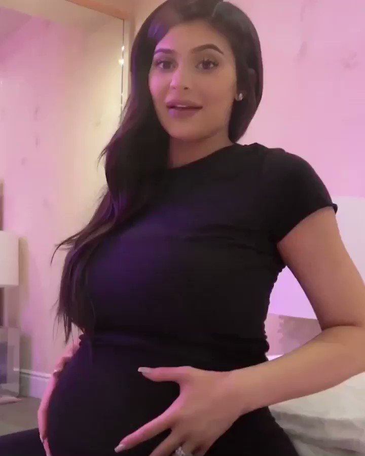 RT @KUWTK: Baby on the way! See Stormi’s #KUWTK debut Sunday at 9|8c, only on E! https://t.co/evvezywN6Z