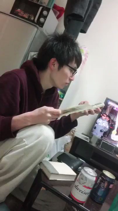 昨日のライブ中、結構迫真のアルペジオ弾いてる時にチラッとドラムの顔をみたら気持ち悪すぎる顔をしていて、ふふっとなってしま 昨日のライブ中、結構迫真のアルペジオ弾いてる時にチラッとドラムの顔をみたら気持ち悪すぎる顔をしていて、ふふっとなってしま