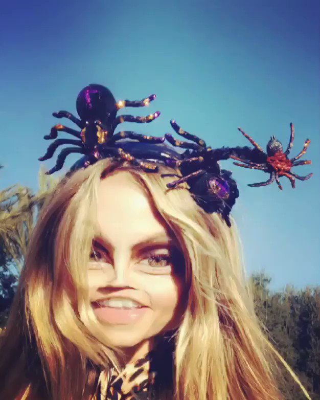 I just made this ????headband ... if you want to know how ....?! Check NOW on my Insta-story ???? 
#heidiklumhalloween https://t.co/6LW59p74Qw