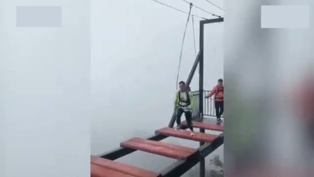 Scary video shows the safety cord falling off a man’s harness upon him reaching the platform on a 300-meter-high ladder bridge in a theme park in SW China’s Chongqing. The park claimed it was only a publicity stunt. What do you think? https://t.co/yFeYQkUmrL