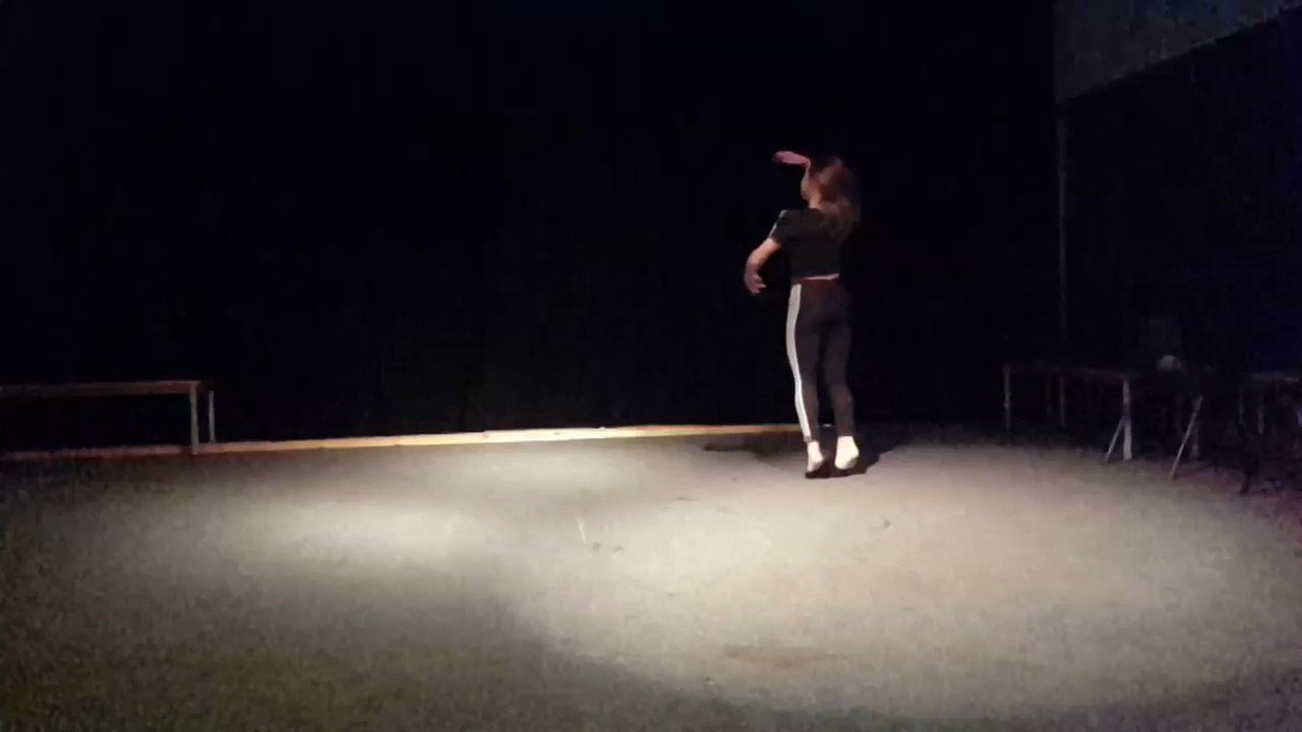 //pbs.twimg.com/ext_tw_video_thumb/1048240673265278976/pu/img/Tce-Ut-t2mFqP4qO.jpg