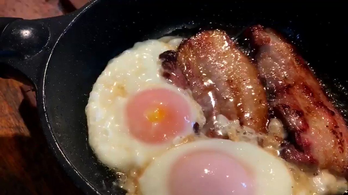 ハウルの動く城でカルシファーが焼いたベーコンエッグを再現しました。厚切りベーコンは自家製です!#ハウルの動く城 #ジブリ ハウルの動く城でカルシファーが焼いたベーコンエッグを再現しました。厚切りベーコンは自家製です!#ハウルの動く城 #ジブリ
