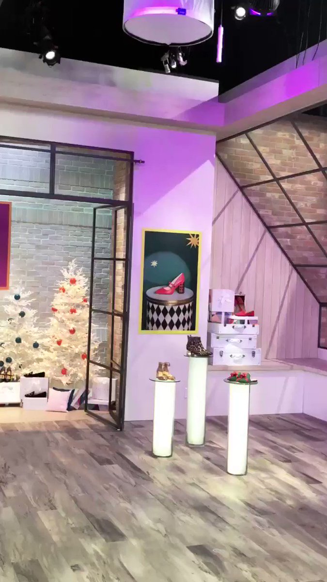 Live in FIVE!  -TeamKP @kpcollections #KatyPerryOnQVC https://t.co/nTGyyP2NJn https://t.co/dLXWDT8r5Y