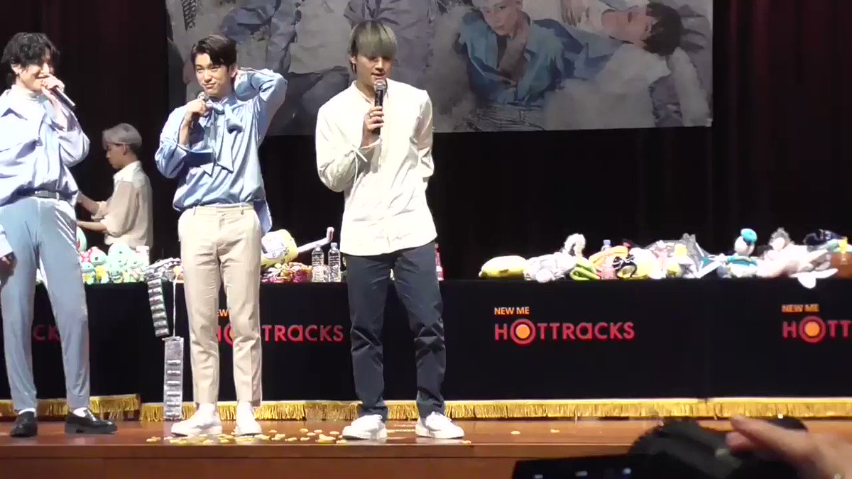 踊るジェボムと見つめるジニョン。と、変な動きのよんちゃん😍笑181005 광화문팬싸 #GOT7 #JB #재범 踊るジェボムと見つめるジニョン。と、変な動きのよんちゃん😍笑181005 광화문팬싸 #GOT7 #JB #재범